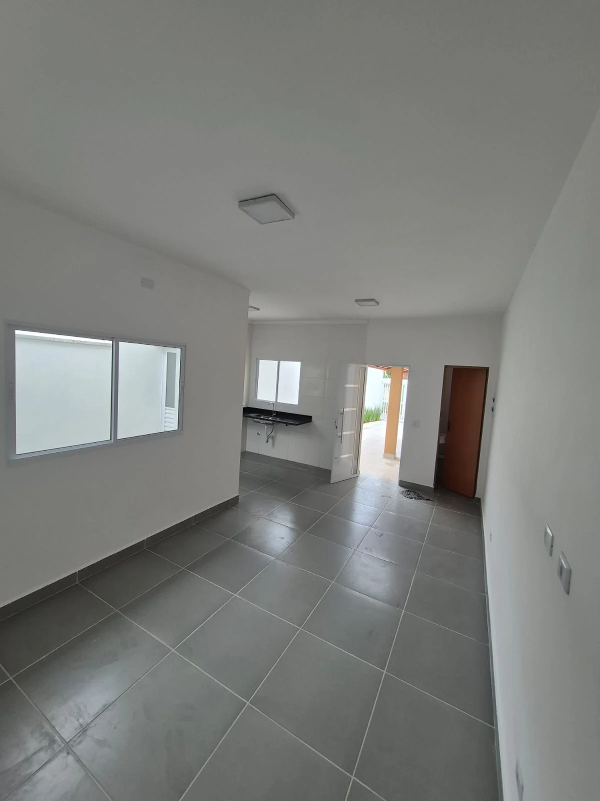 Casa com 2 dormitórios próximo à praia no bairro Jardim Suarão
