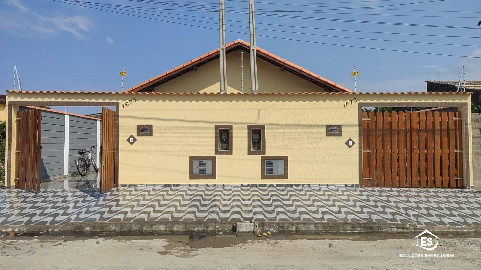 LINDA CASA COM PISCINA